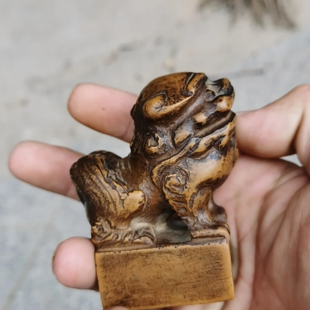 鹅卵石小狮子，手把件小狮子