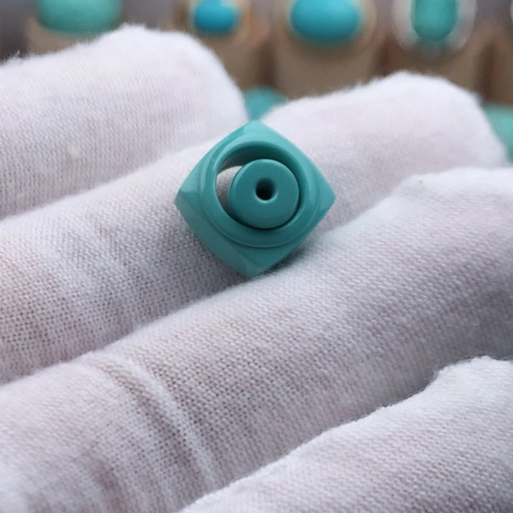 绿松石未镶嵌挂件