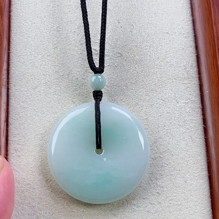 翡翠未镶嵌颈饰孤品