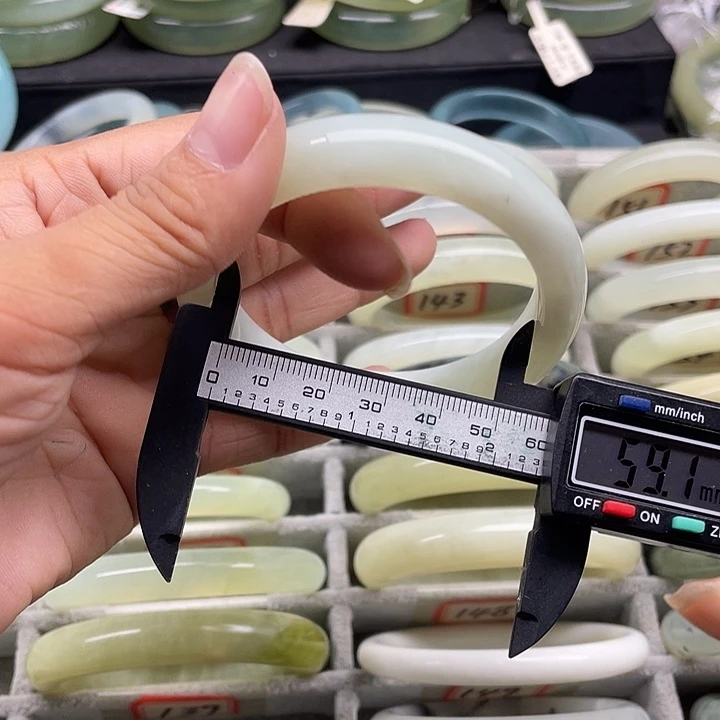 蛇纹石玉未镶嵌手镯139