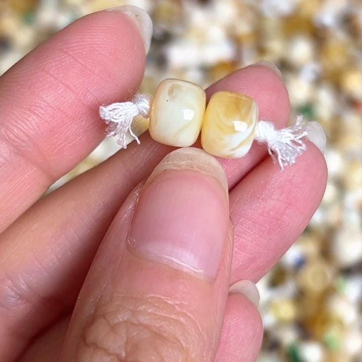 未镶嵌蜜蜡裸石8.5mm一对