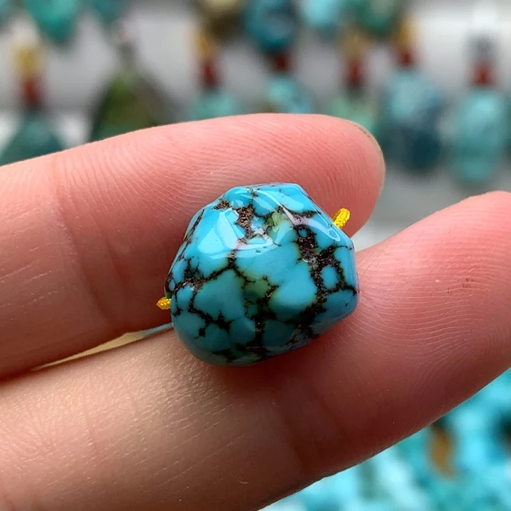 绿松石未镶嵌原矿