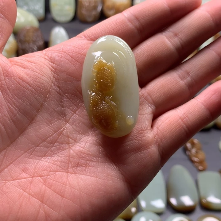 和田玉（糖玉）颈饰未镶嵌行**疆