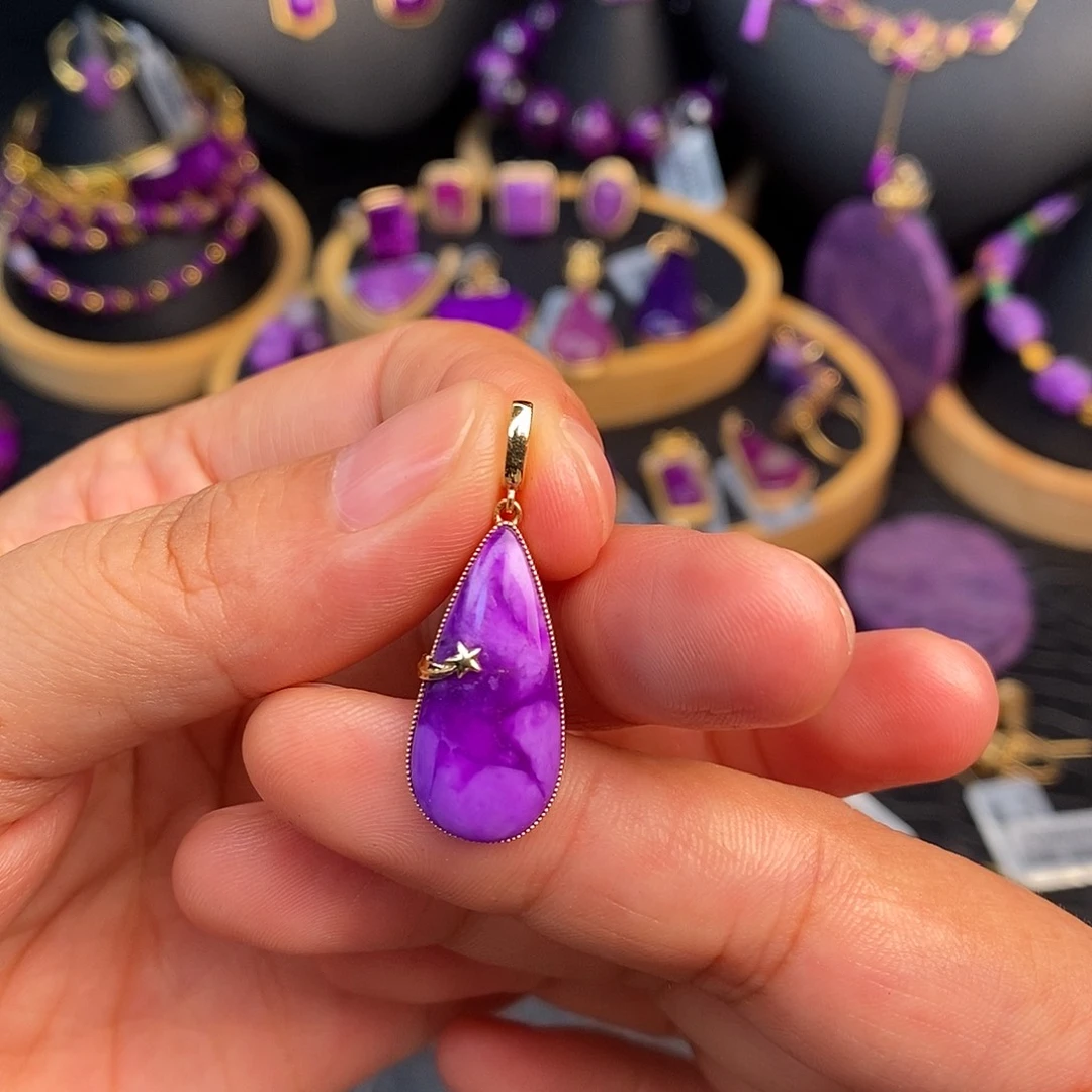 18K金镶嵌苏纪石（舒俱来）吊坠