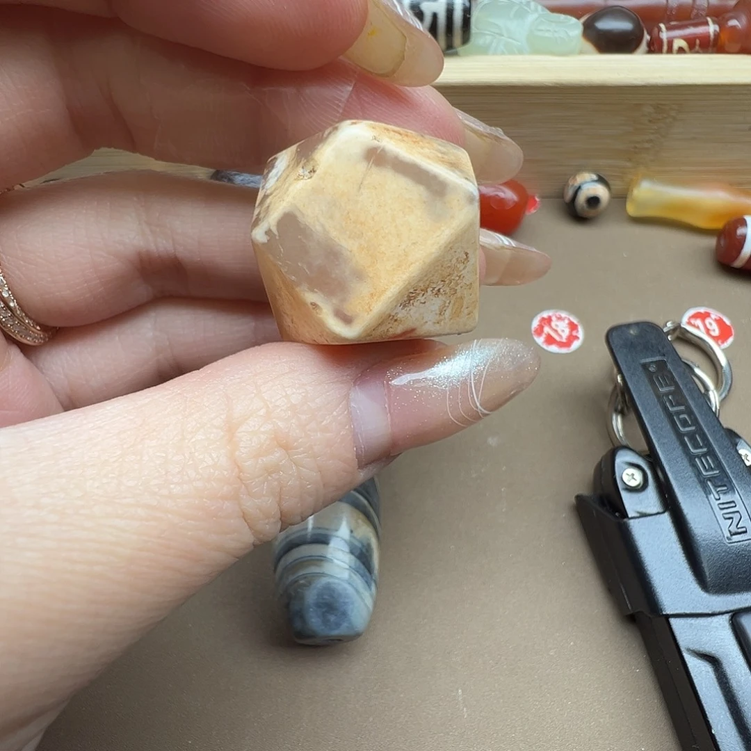 天***3玛瑙/玉髓未镶嵌珠宝半成品