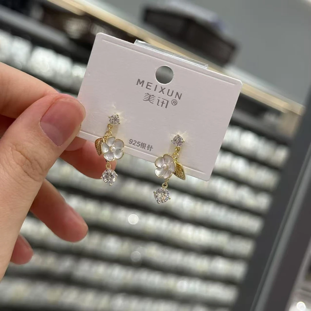 铜合金仿珍珠耳饰 AE-0885 超高版美迅家流温柔感小花耳环