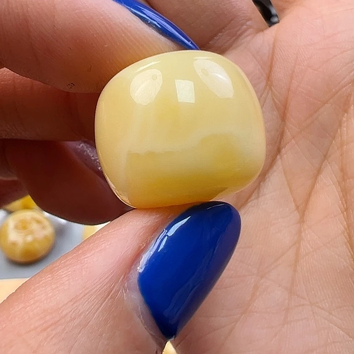 蜜蜡未镶嵌珠宝奇石