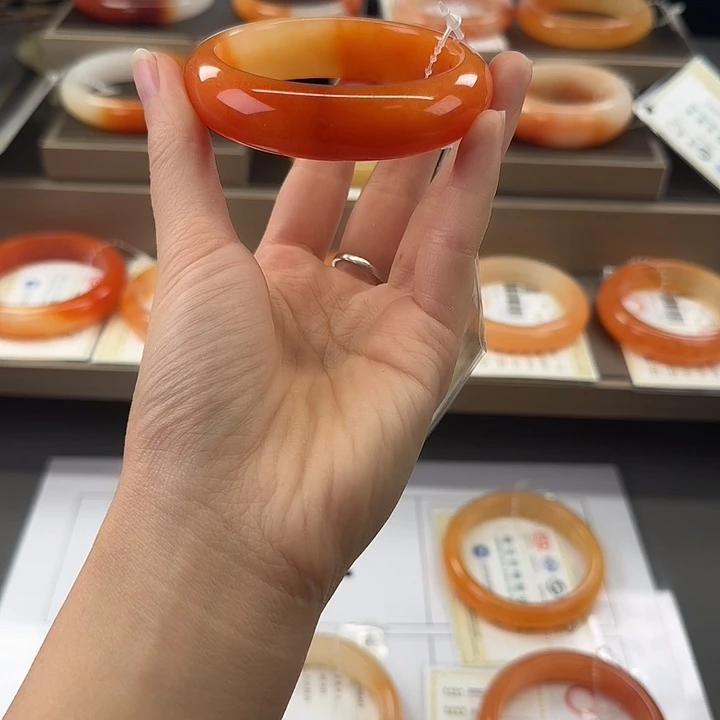 枫****石英质玉（黄龙玉）合金手镯