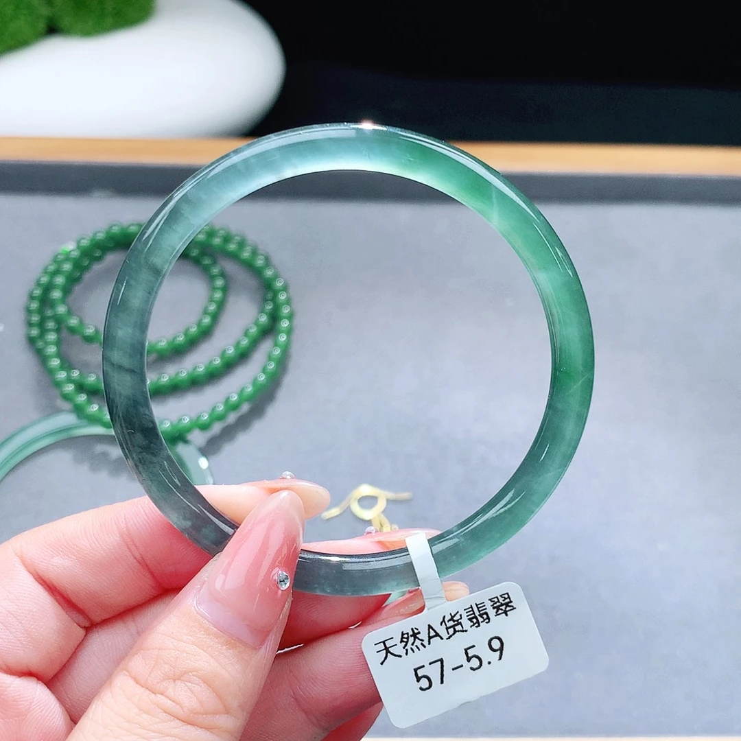 未镶嵌手镯（圆镯）翡翠