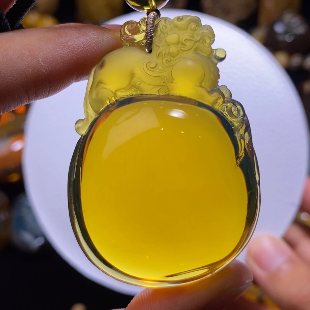 琥珀未镶嵌颈饰28.8克