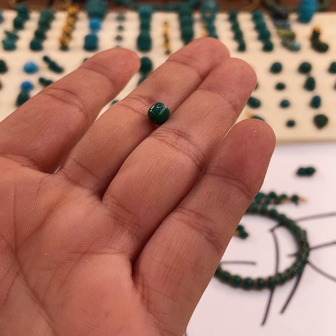 绿松石未镶嵌颈饰