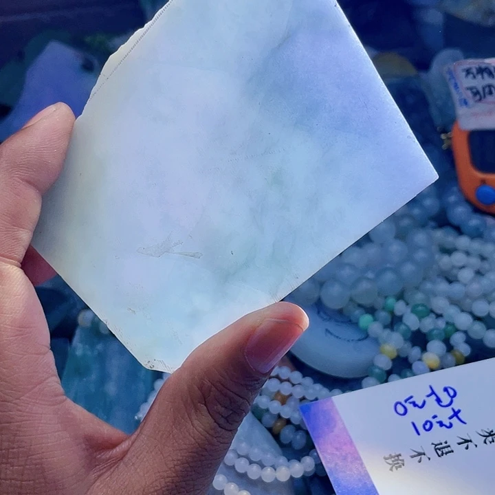 翡翠颈饰未镶嵌道**、翡翠