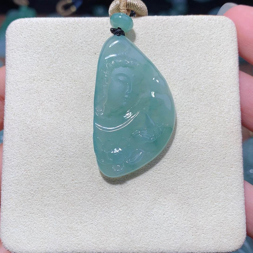 颈饰未镶嵌翡翠佛光天下