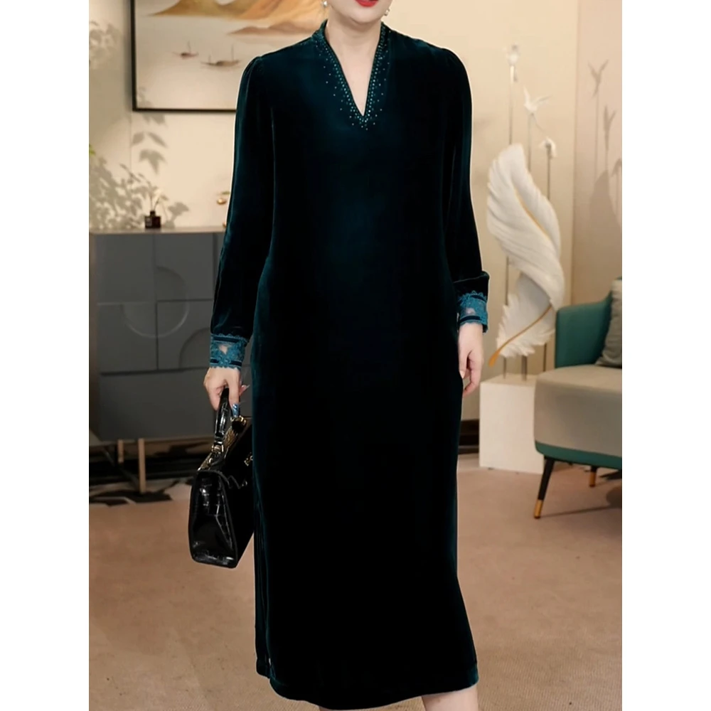 轻奢时尚优雅丝绒连衣裙2026春装新款简约V领拼接长袖遮肚子裙子