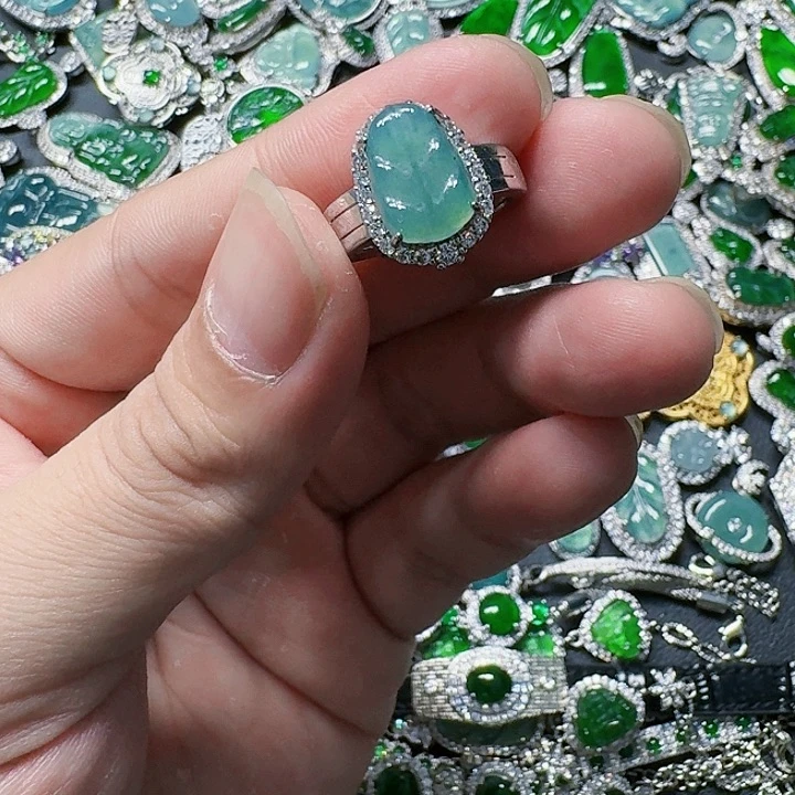 翡翠颈饰未镶嵌天然A货翡翠放漏