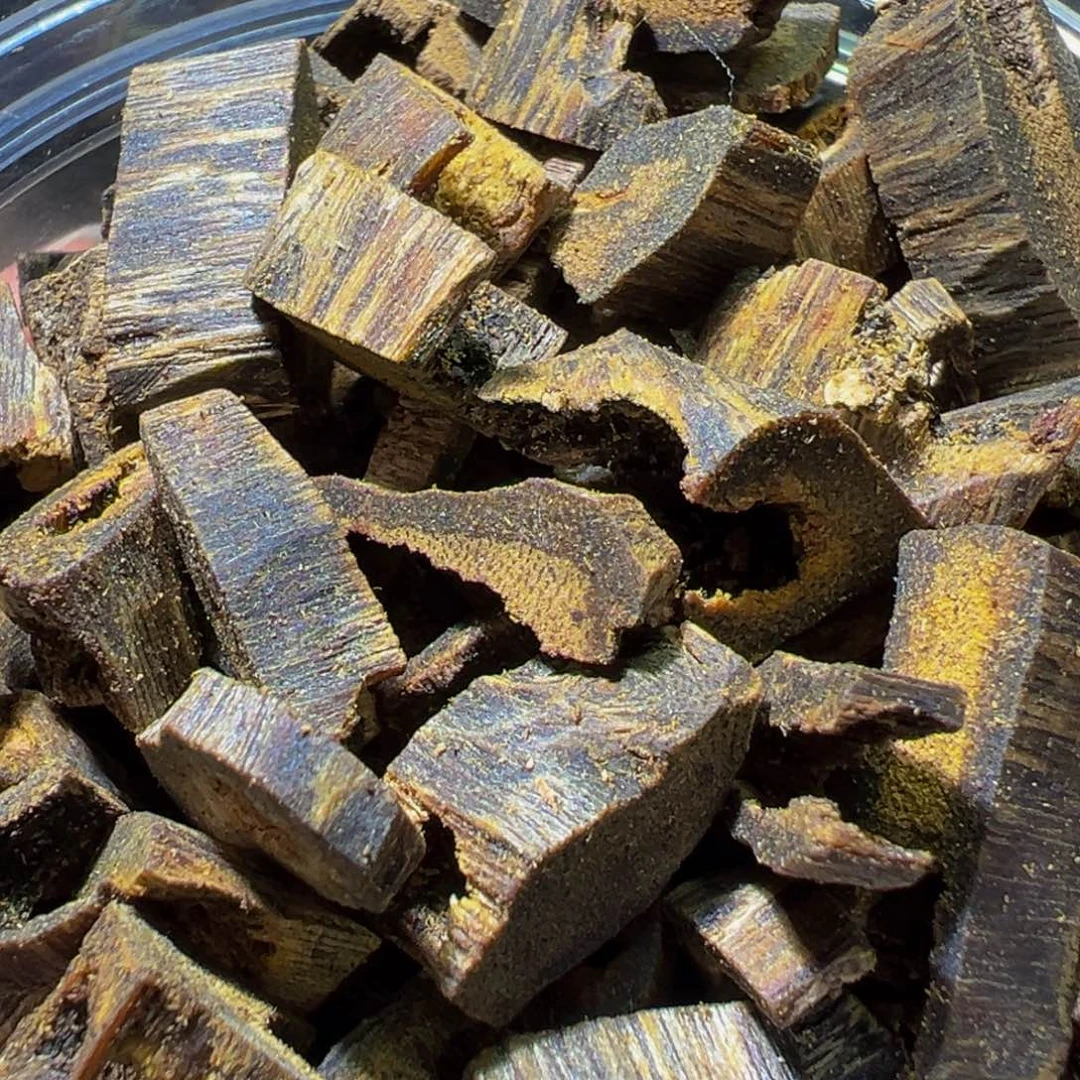 沉香手把件用****8沉香奇楠东绿边角老料123克