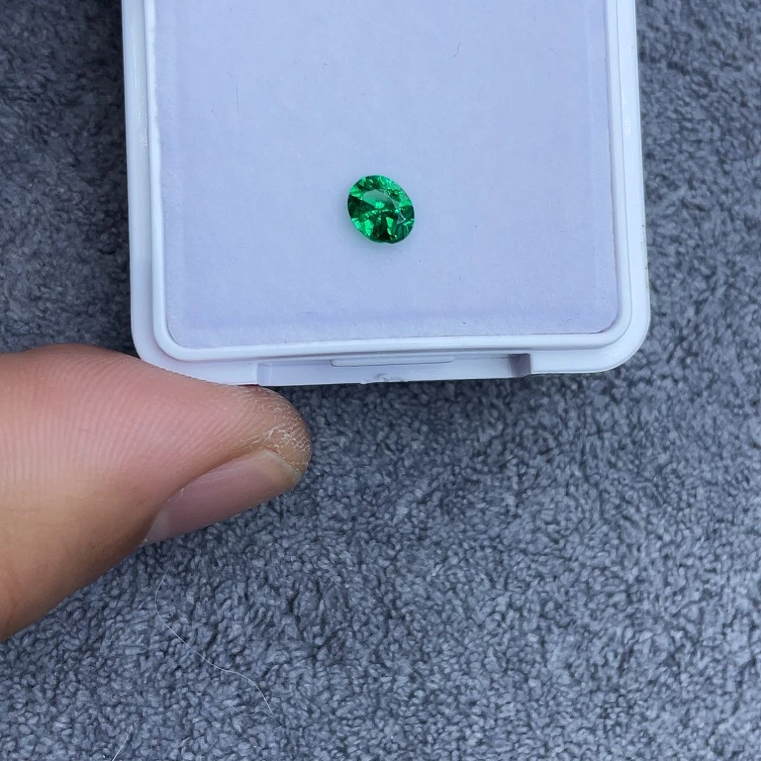 祖母绿裸石0.397Ct。