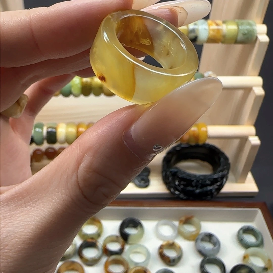 蛇纹石玉岫玉戒指内径18.4合金三**?