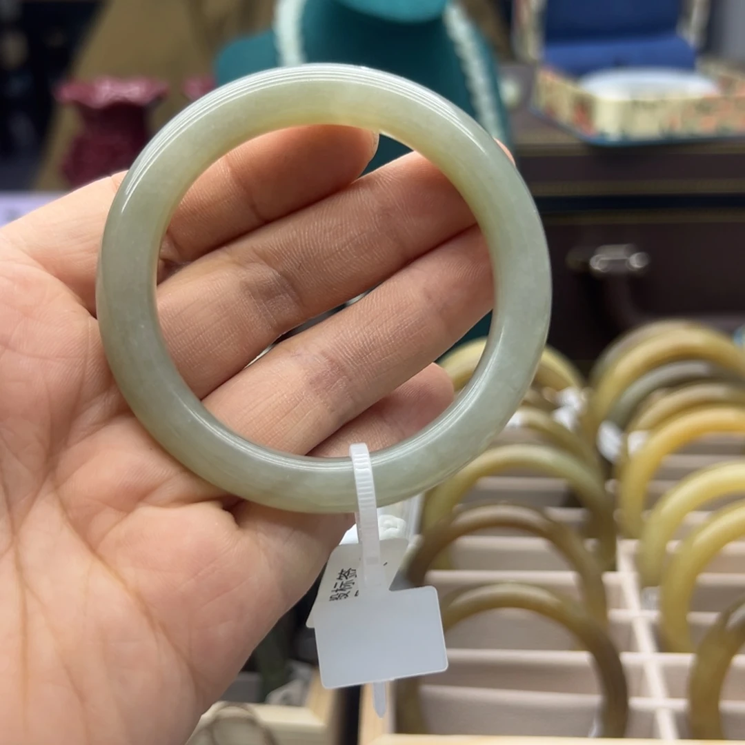 和田玉手镯未镶嵌51.9圈围6292微瑕