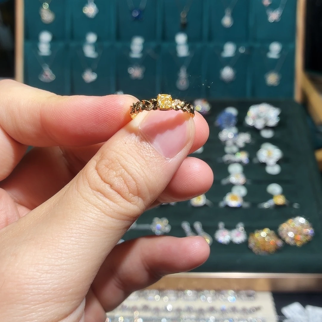 戒指/指环18K金镶嵌钻石