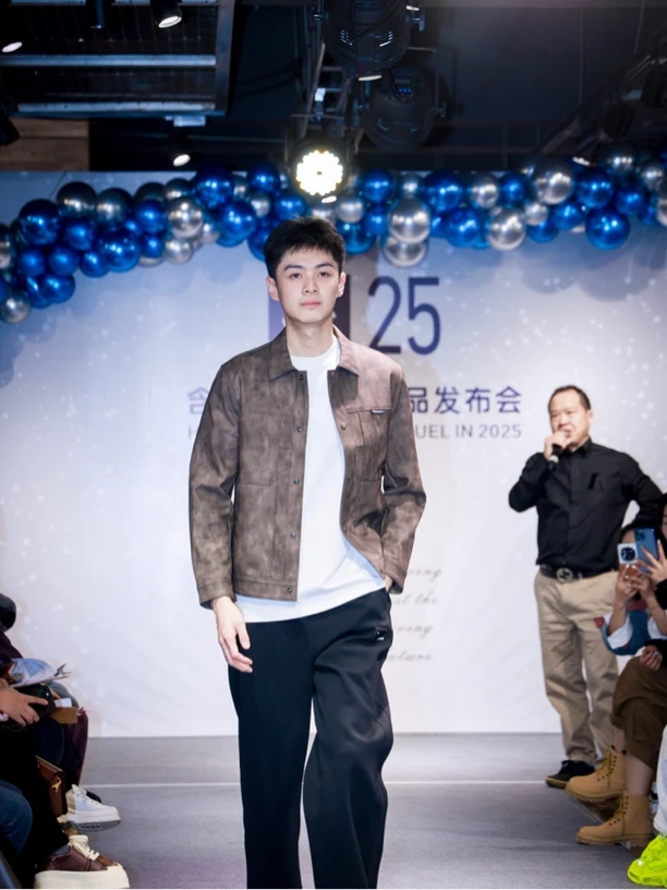 含辰生活2025年春款休闲翻领皮衣外套2138710