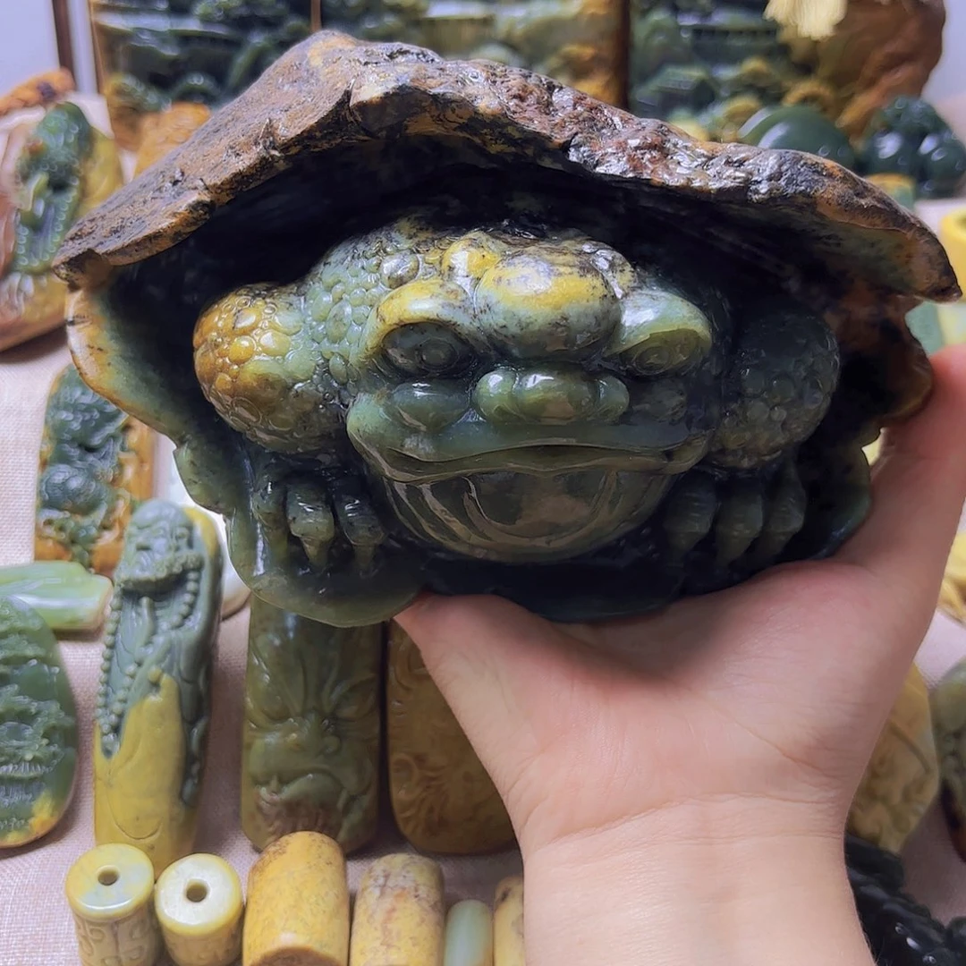 未镶嵌岫岩河磨玉（透闪石质玉）挂件