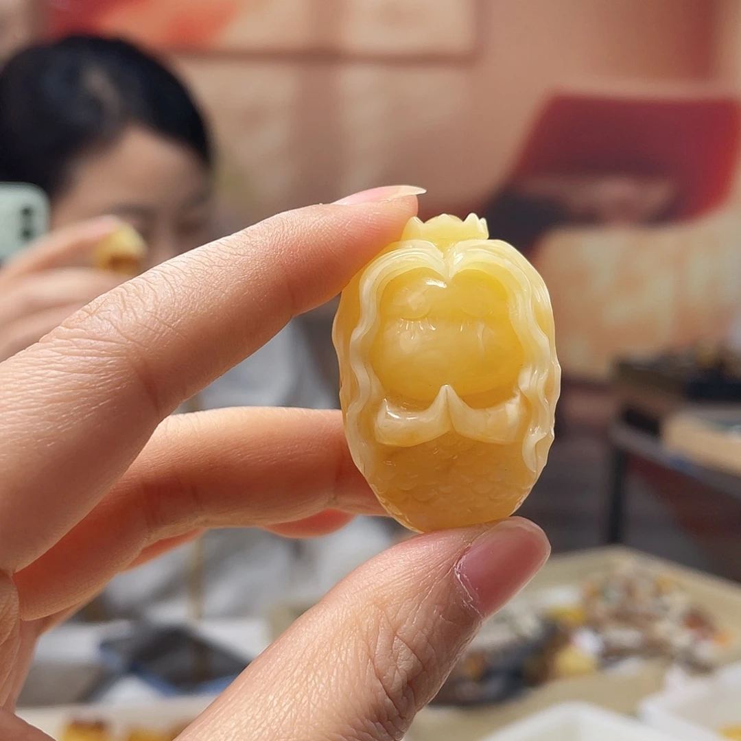 琥珀未镶嵌裸石吊坠