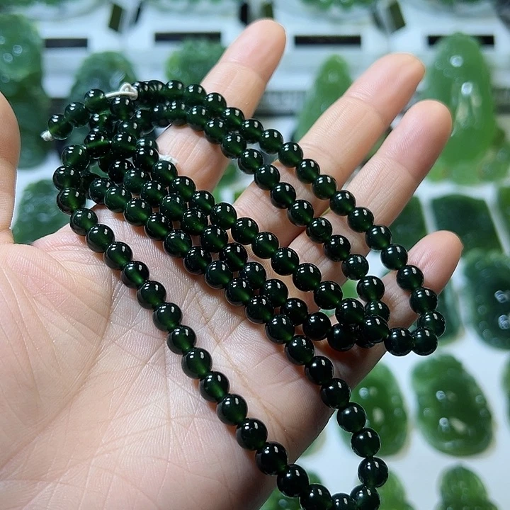 蛇纹石玉颈饰合金道*道