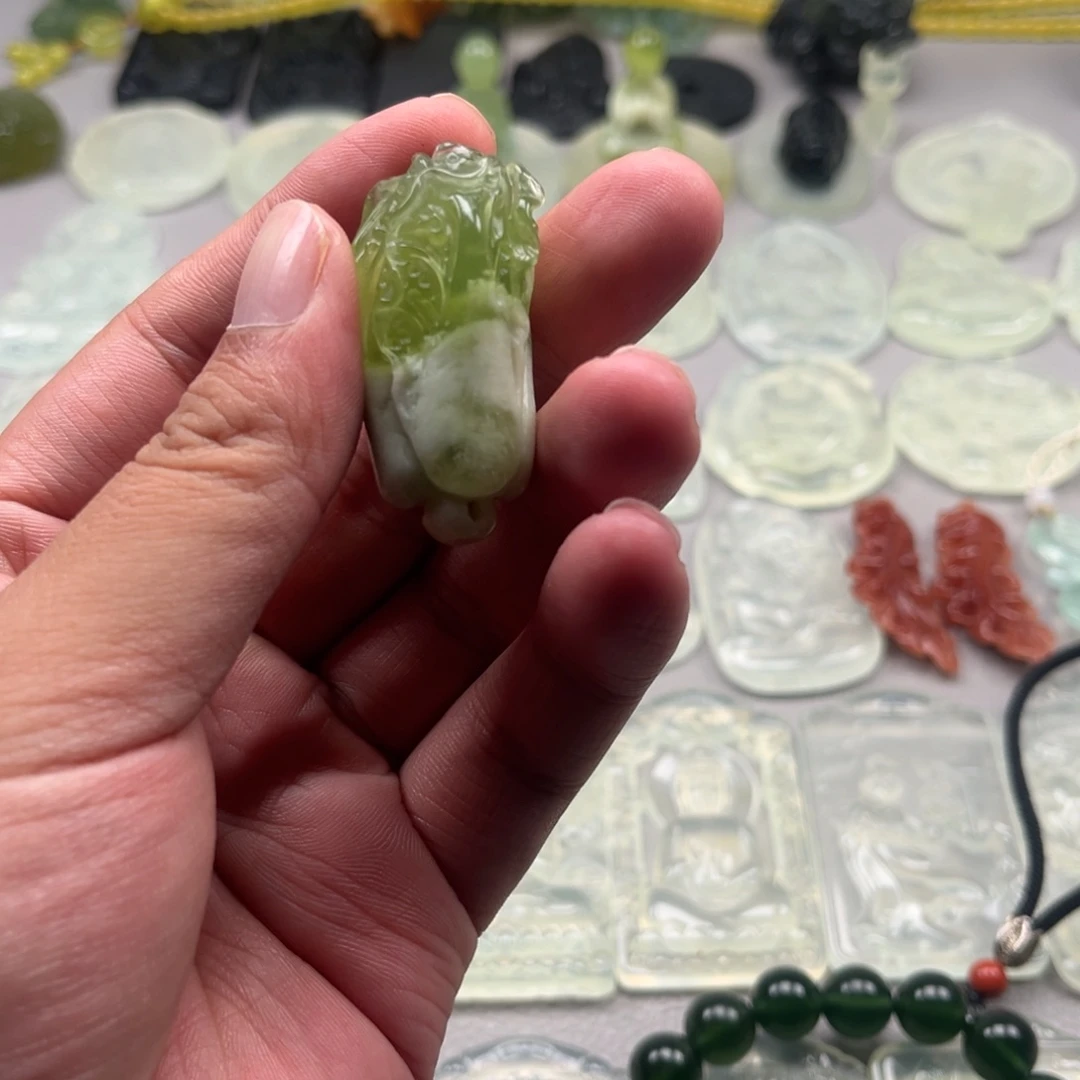 未镶嵌蛇纹石玉颈饰