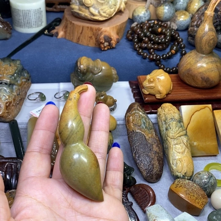岫岩河磨玉（透闪石质玉）葫芦未镶嵌
