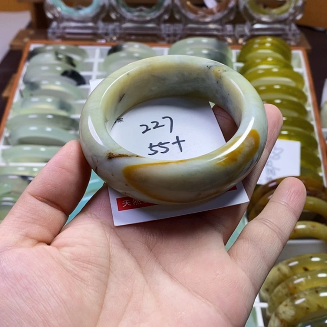 【闪购商品】蛇纹石玉手镯未镶嵌