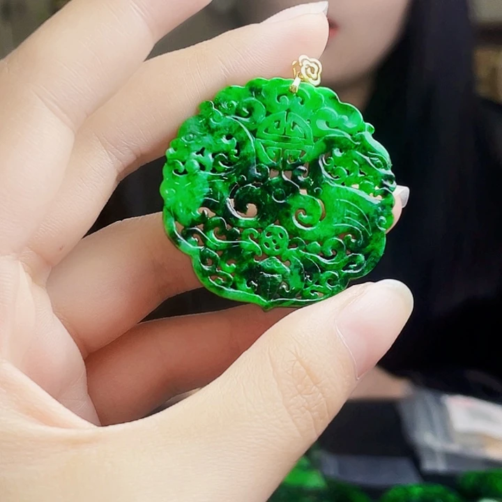 翡翠18K金镶嵌颈饰多样性