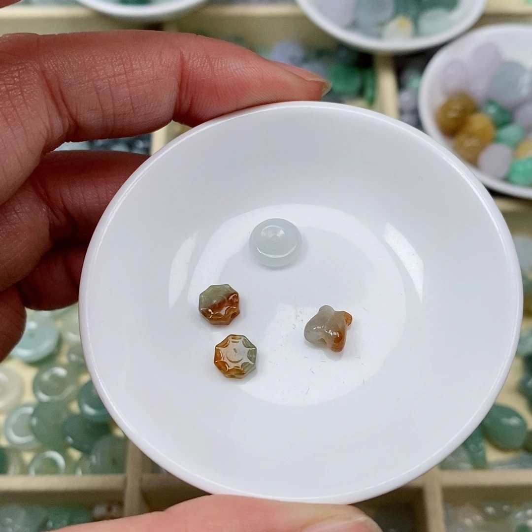 翡翠吊坠(不含链)未镶嵌小*精