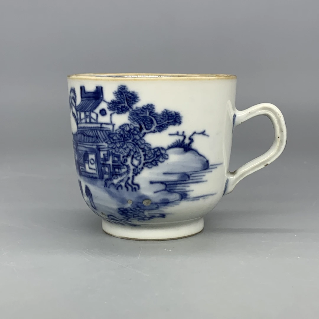 62510029*清乾隆青花山水人物纹把杯/瓷器六/江苏省文物总店/