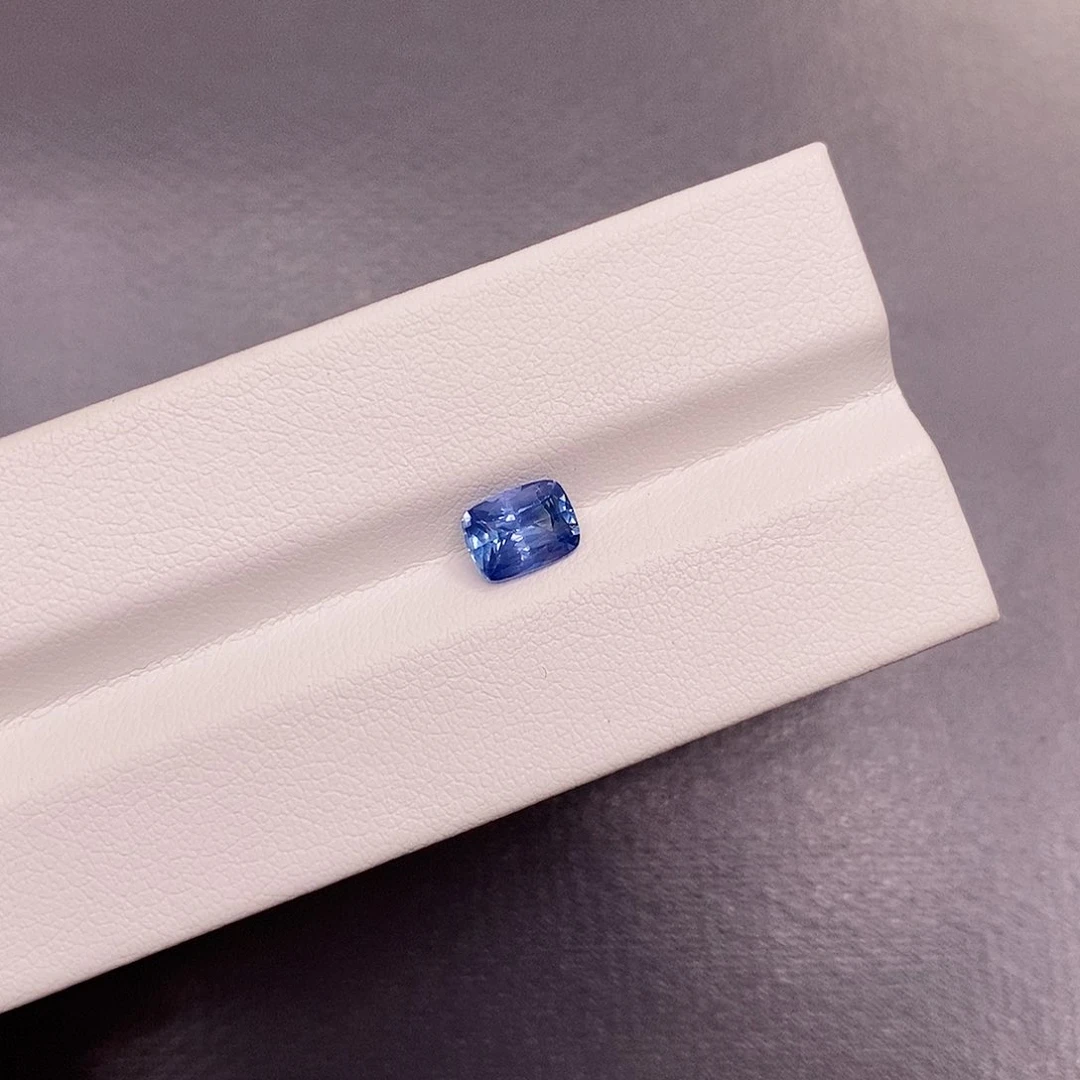 裸石蓝宝石1.15克拉 无烧矢车菊蓝