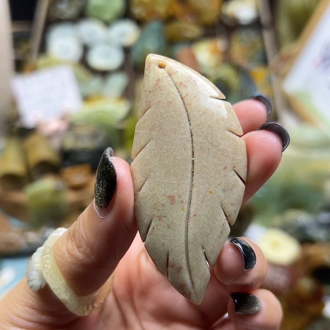 岫玉未镶嵌颈饰辽阳料叶子