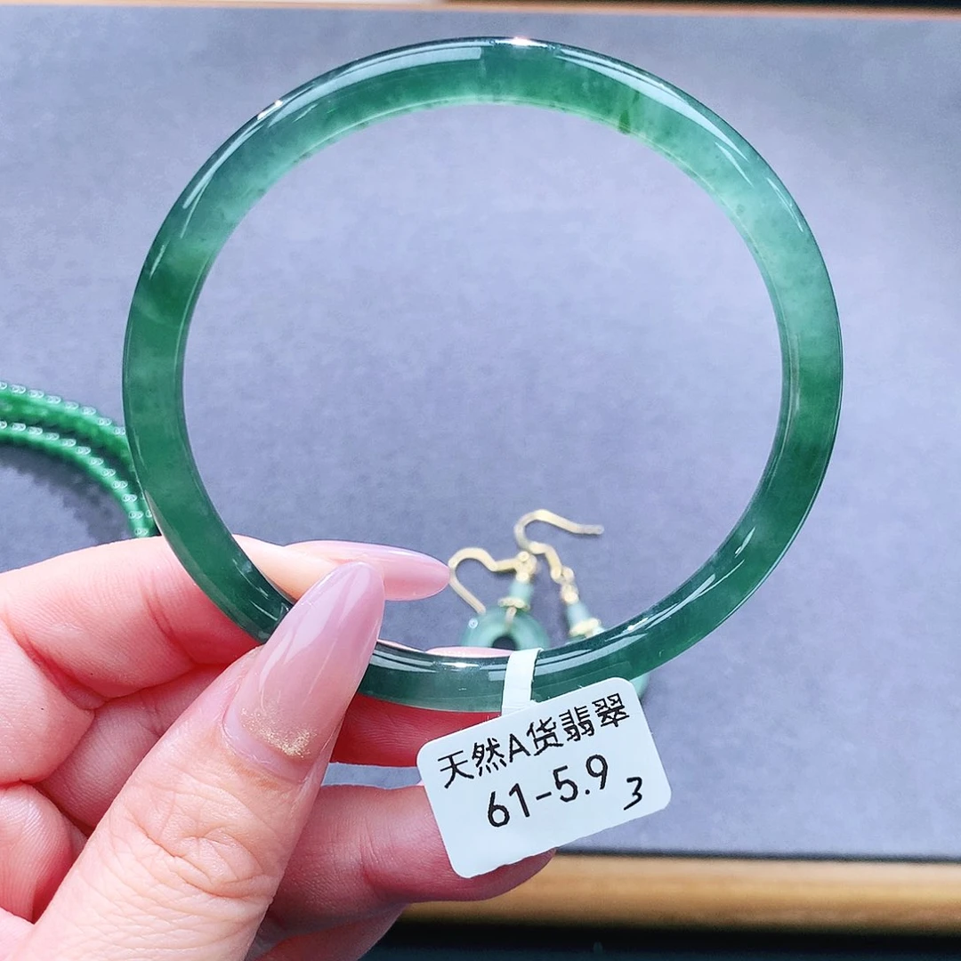 未镶嵌手镯（圆镯）翡翠