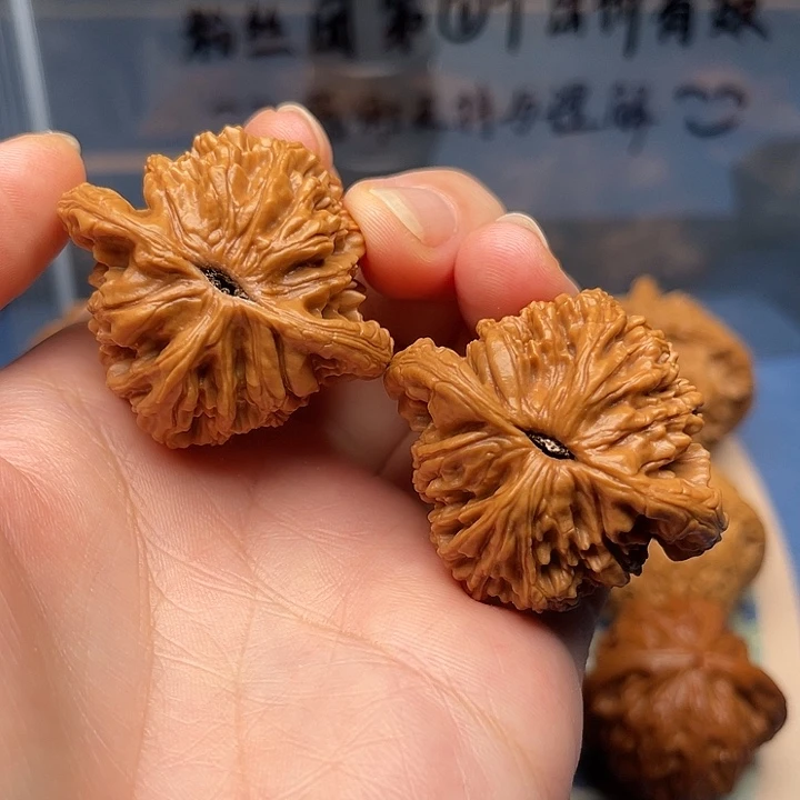 A***Y文玩核桃吊坠虎头