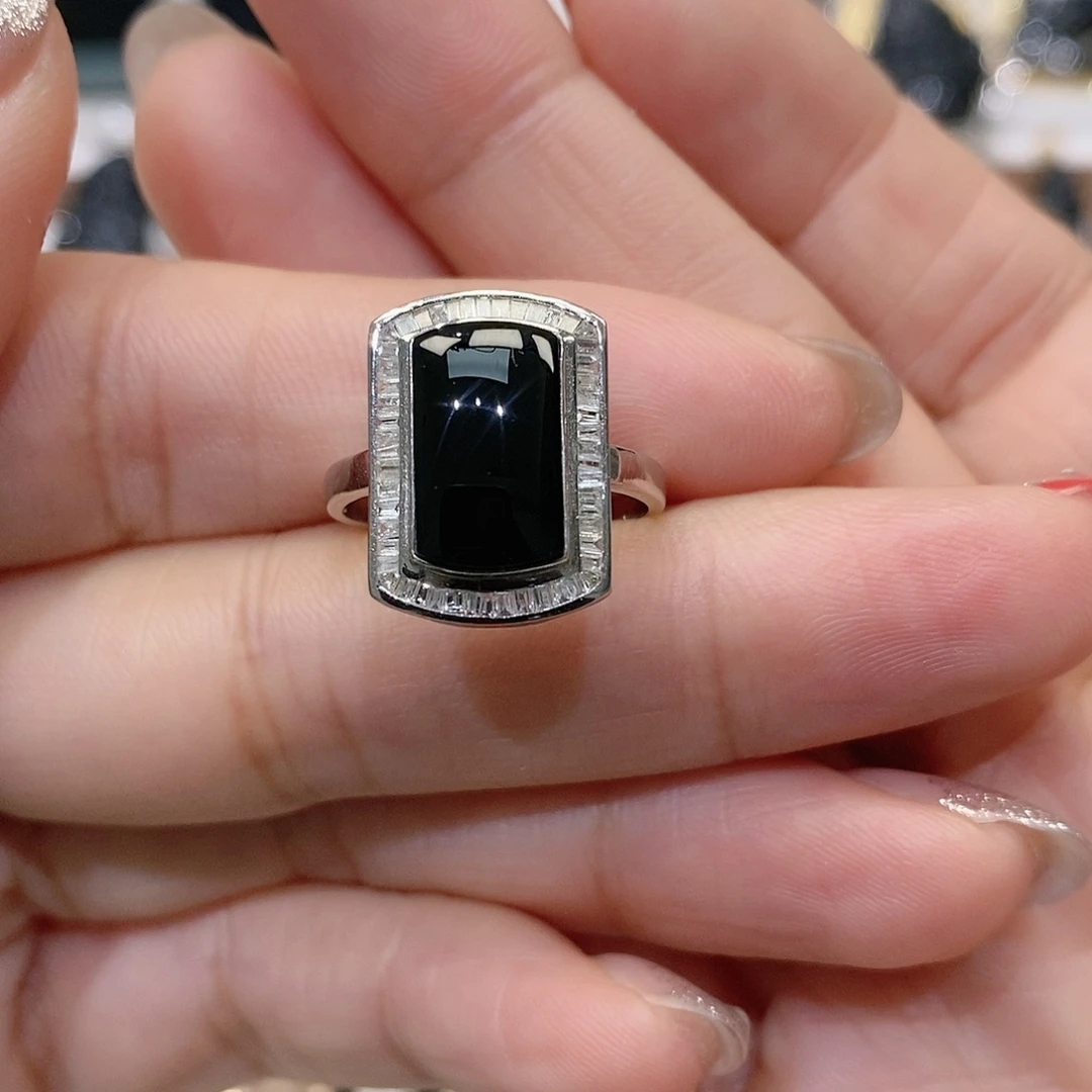 翡翠18K金镶嵌戒指