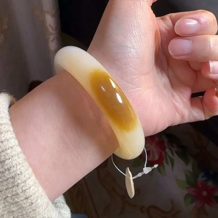 和田玉未镶嵌手镯