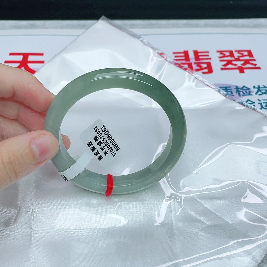 翡翠手镯未镶嵌正57