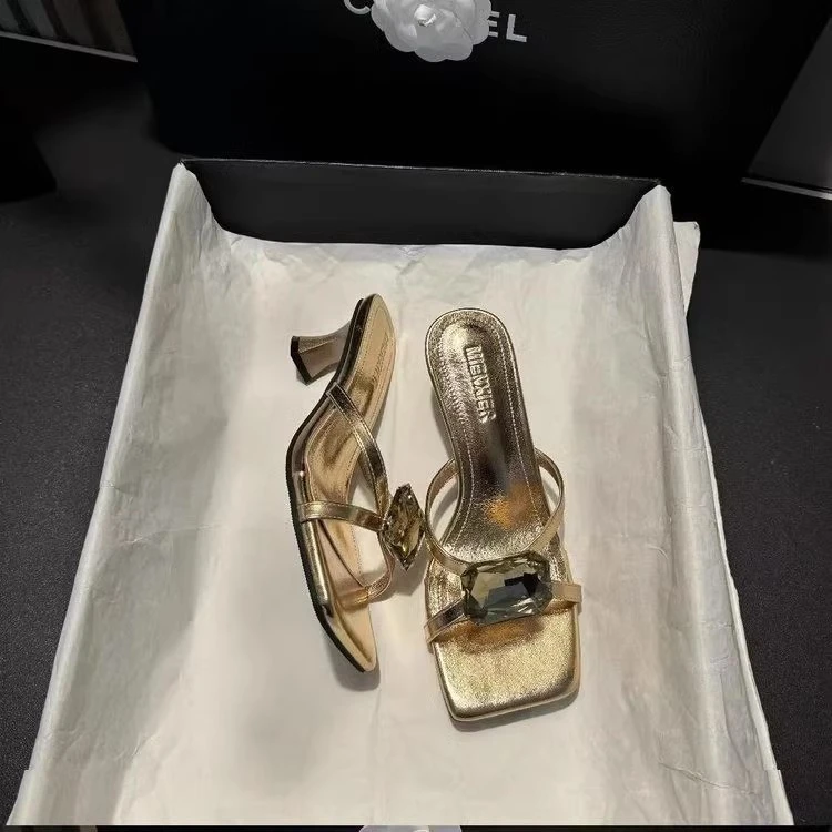 轻奢银色外高跟拖鞋女春新款金属扣细带简约时尚休闲小众细跟凉鞋