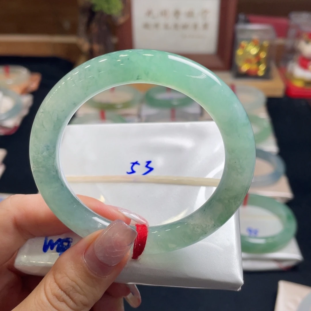 翡翠手镯未镶嵌53圆