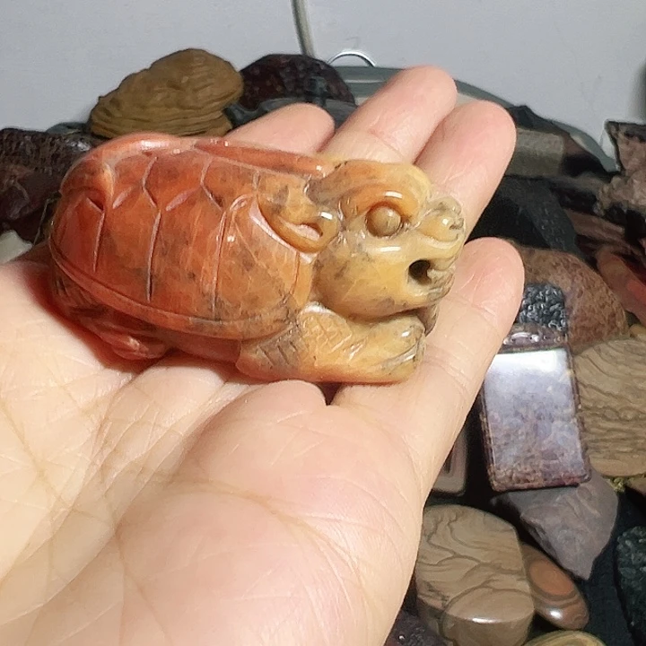 泥塑龙龟，手工打造。戈壁水草石