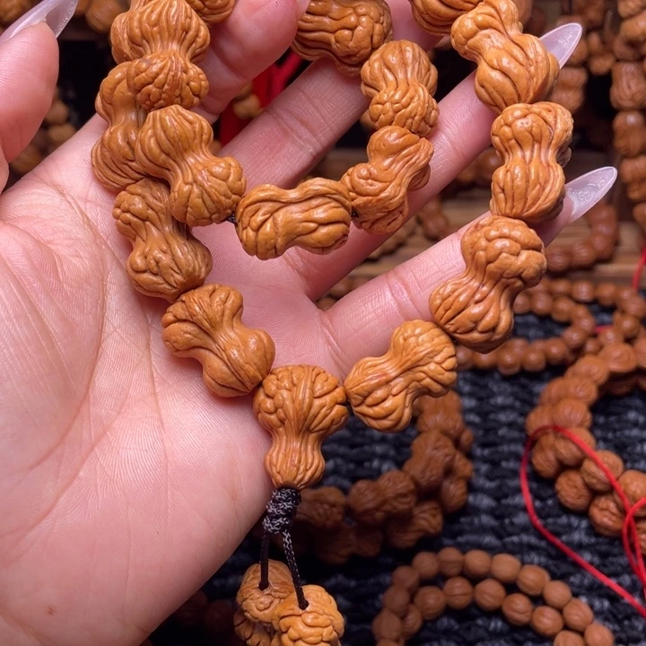 木质类龙纹桃枭挂件