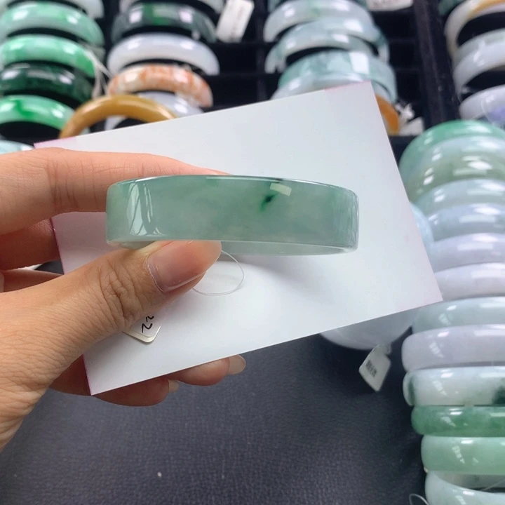 翡翠手镯未镶嵌公主