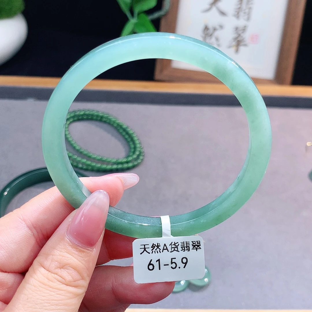 翡翠手镯（圆镯）未镶嵌