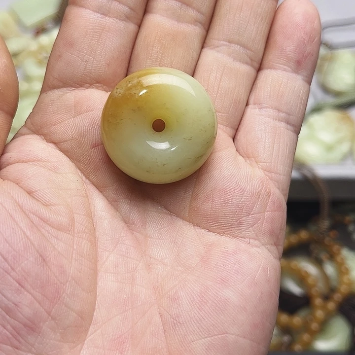 岫岩老玉（透闪石质玉）颈饰未镶嵌万**空
