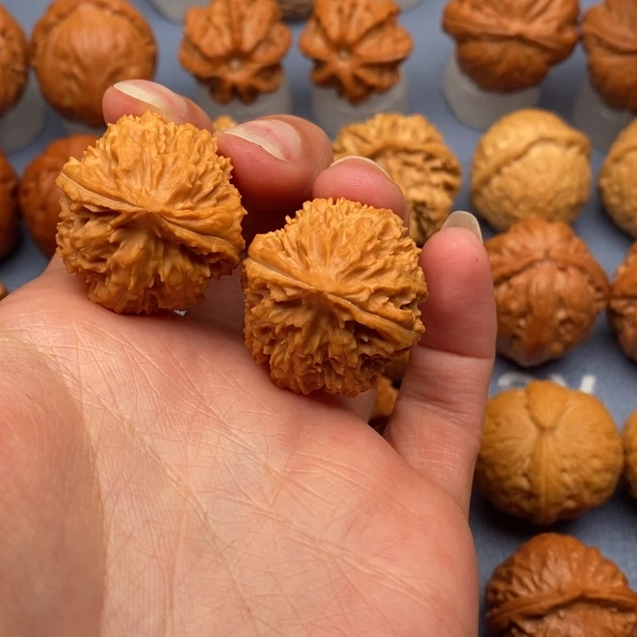 文玩核桃把件小狮子头