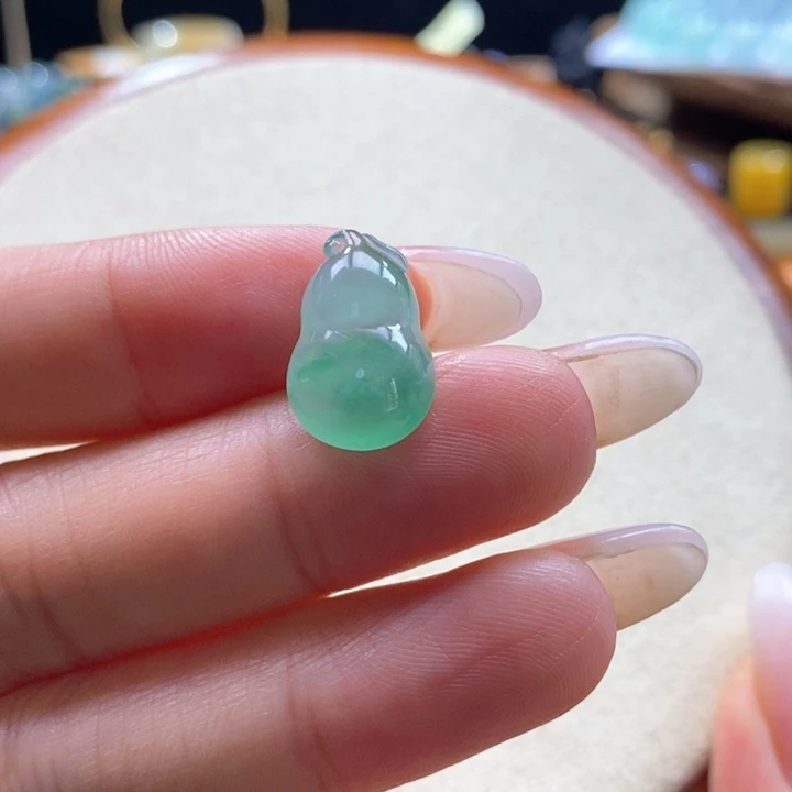 翡翠未镶嵌颈饰翡翠冰绿葫芦